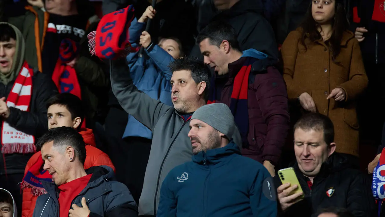 La grada del estadio de El Sadar durante el partido de La Liga EA Sports entre CA Osasuna y Real Sociedad disputado en Pamplona. IÑIGO ALZUGARAY