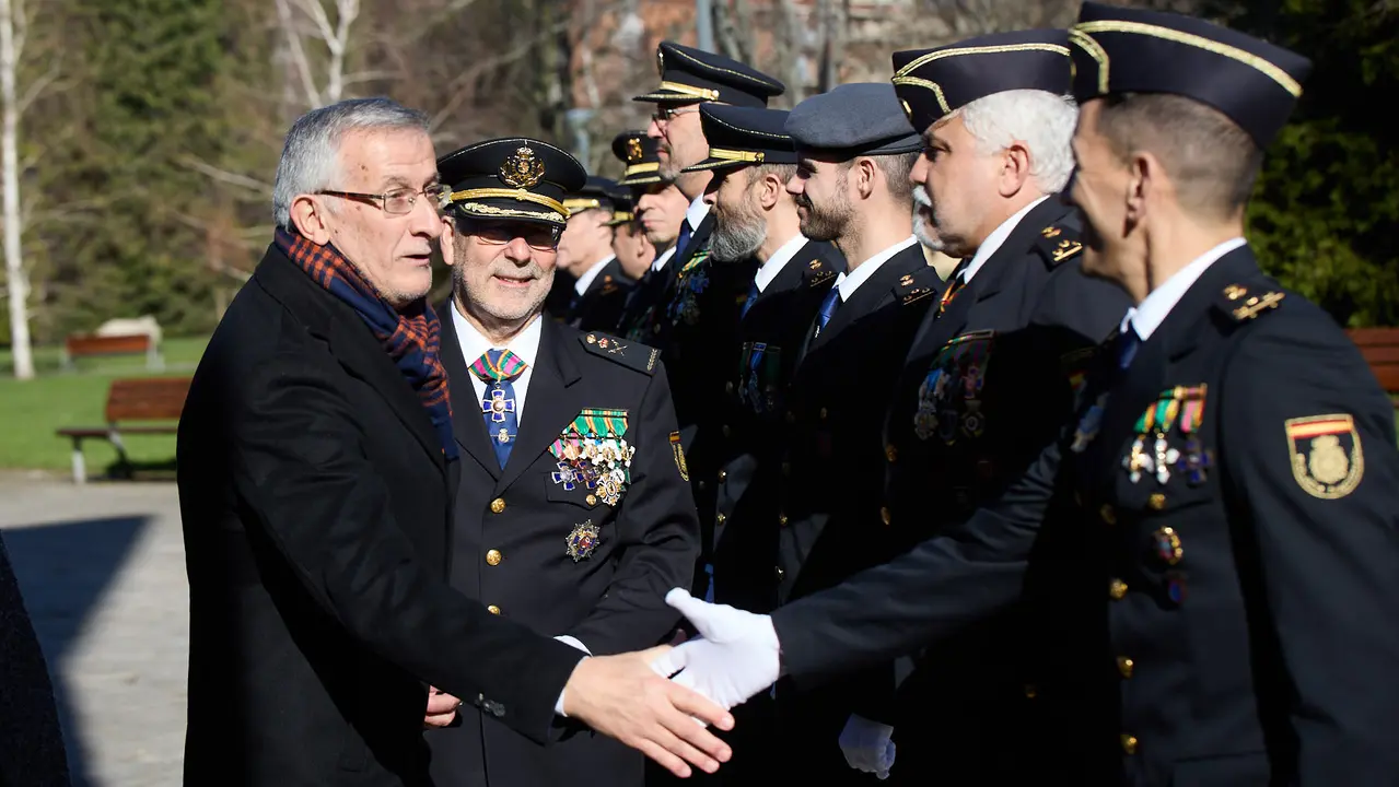 La Policía Nacional celebra la conmemoración del 201 aniversario de su creación y homenajea a los policías y personal de cuerpos generales jubilados. IÑIGO ALZUGARAY