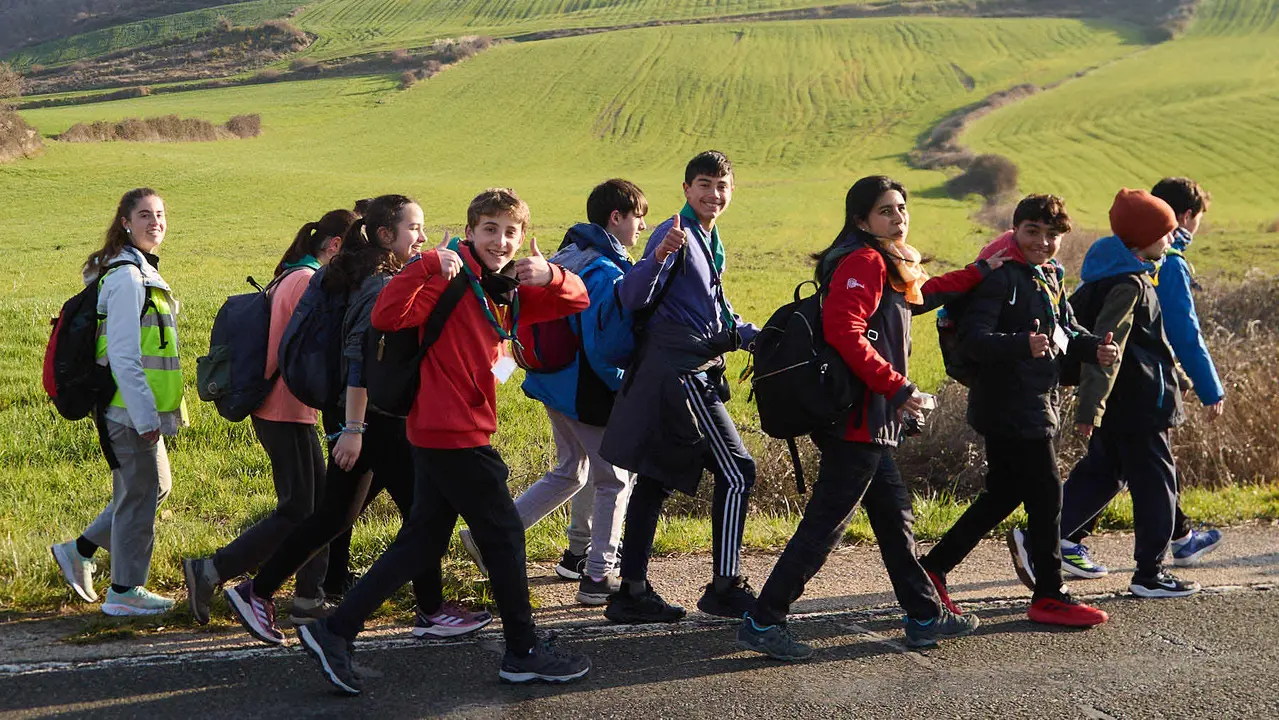 Cientos de personas caminan desde diferentes puntos de Navarra hasta Javier dentro de la segunda Javierada de 2025 bajo el lema 'Peregrinos de la Esperanza'. IÑIGO ALZUGARAY