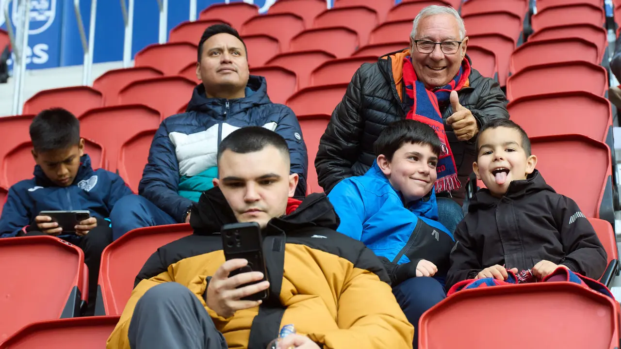 La grada del estadio de El Sadar durante el partido de La Liga EA Sports entre CA Osasuna y Getafe CF disputado en Pamplona. IÑIGO ALZUGARAY