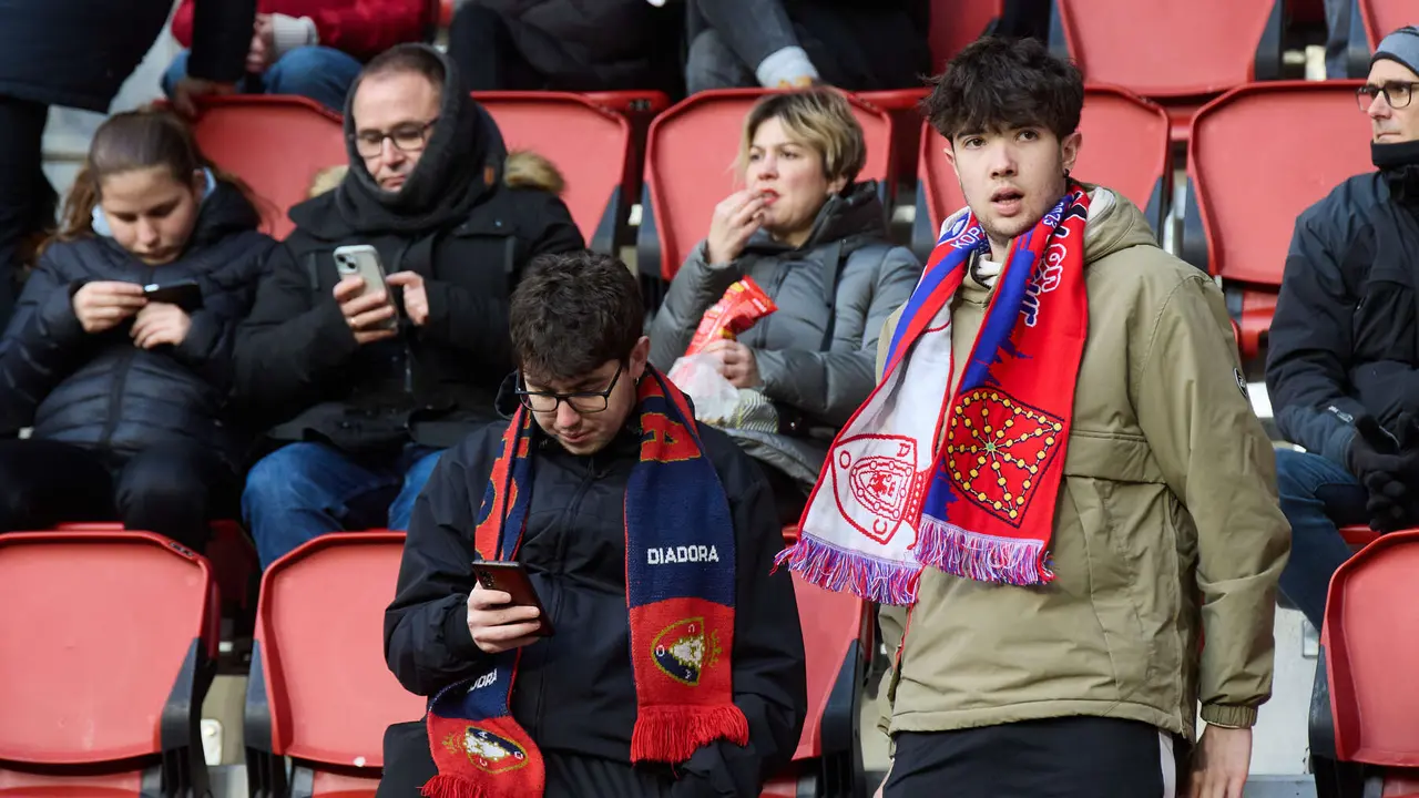 La grada del estadio de El Sadar durante el partido de La Liga EA Sports entre CA Osasuna y Getafe CF disputado en Pamplona. IÑIGO ALZUGARAY