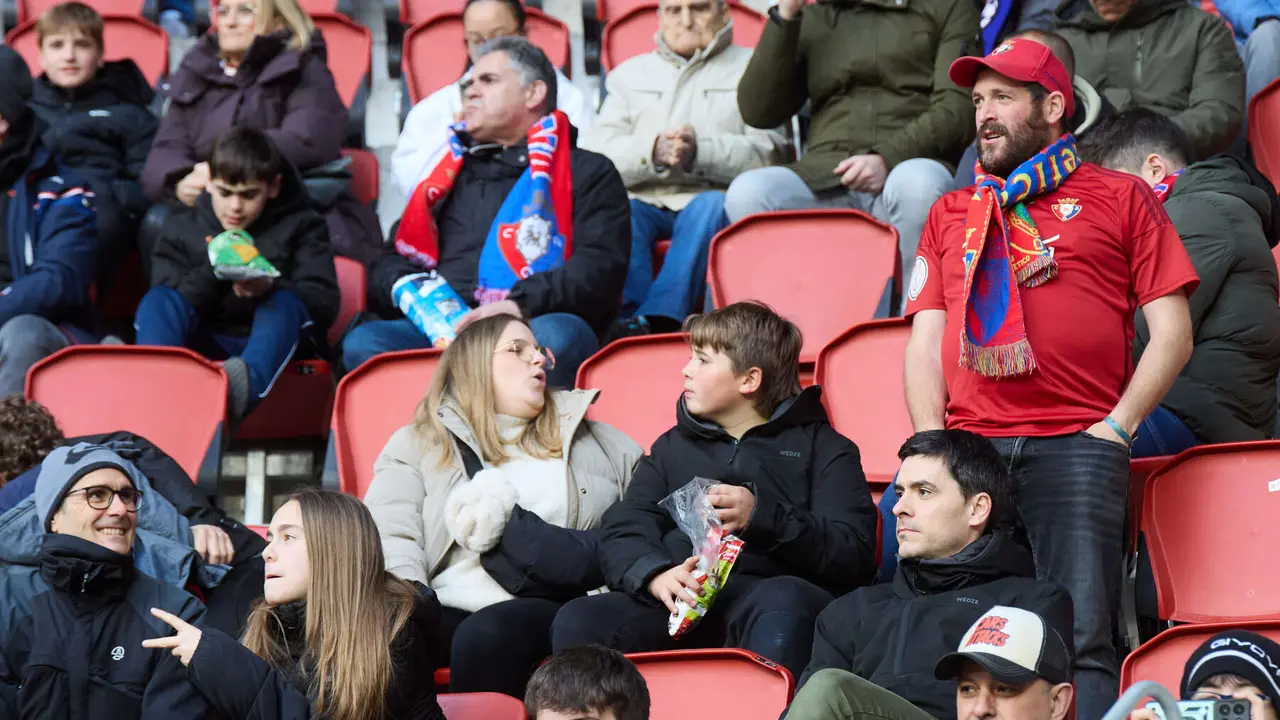 La grada del estadio de El Sadar durante el partido de La Liga EA Sports entre CA Osasuna y Getafe CF disputado en Pamplona. IÑIGO ALZUGARAY