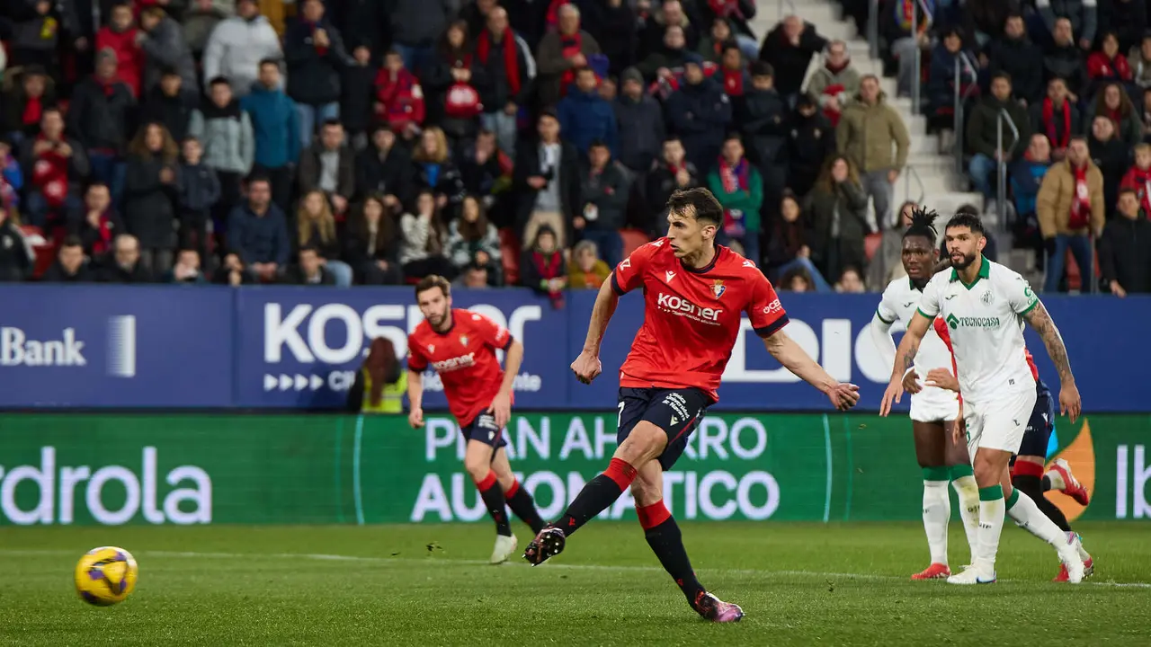 Los jugadores de Osasuna celebran el gol de Ante Budimir (1-0) durante el partido de La Liga EA Sports entre CA Osasuna y Getafe CF disputado en el estadio de El Sadar en Pamplona. IÑIGO ALZUGARAY