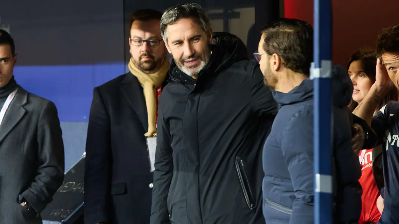 Vicente Moreno (entrenador CA Osasuna) y José Bodalás (entrenador Getafe CF) durante el partido de La Liga EA Sports entre CA Osasuna y Getafe CF disputado en el estadio de El Sadar en Pamplona. IÑIGO ALZUGARAY