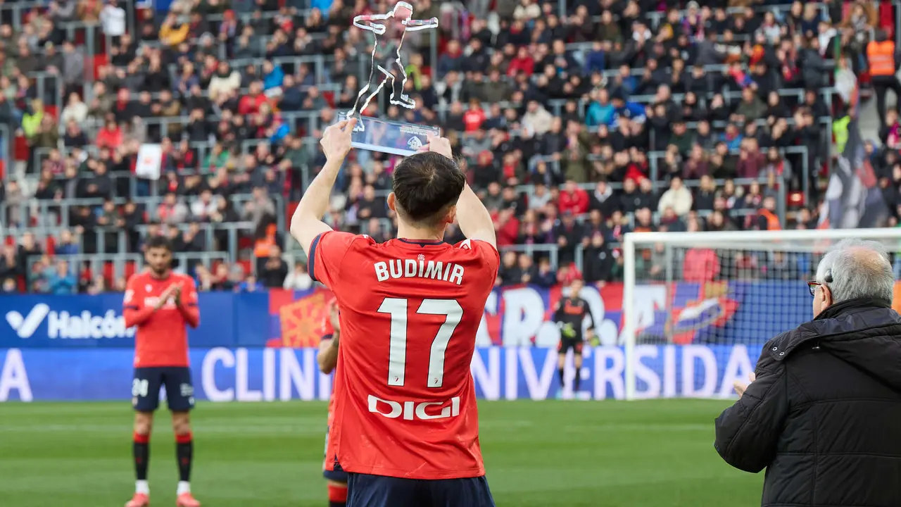 Ante Budimir (17. CA Osasuna) durante el partido de La Liga EA Sports entre CA Osasuna y Getafe CF disputado en el estadio de El Sadar en Pamplona. IÑIGO ALZUGARAY