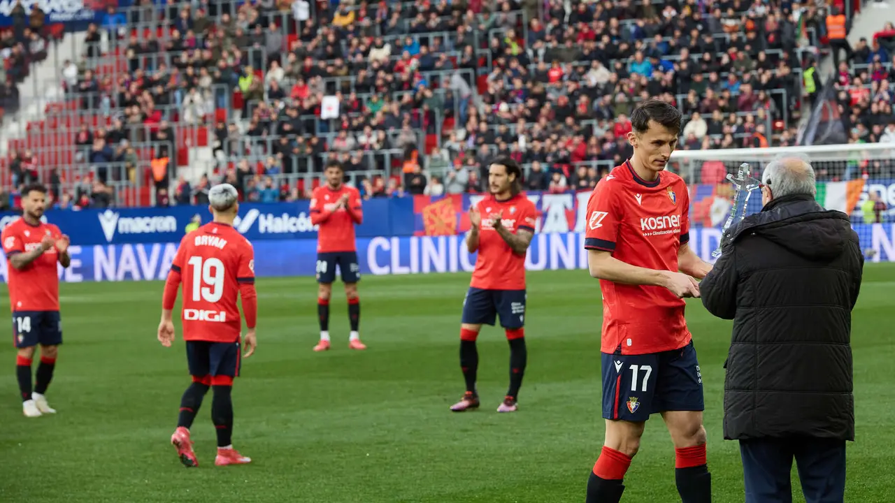 Ante Budimir (17. CA Osasuna) durante el partido de La Liga EA Sports entre CA Osasuna y Getafe CF disputado en el estadio de El Sadar en Pamplona. IÑIGO ALZUGARAY