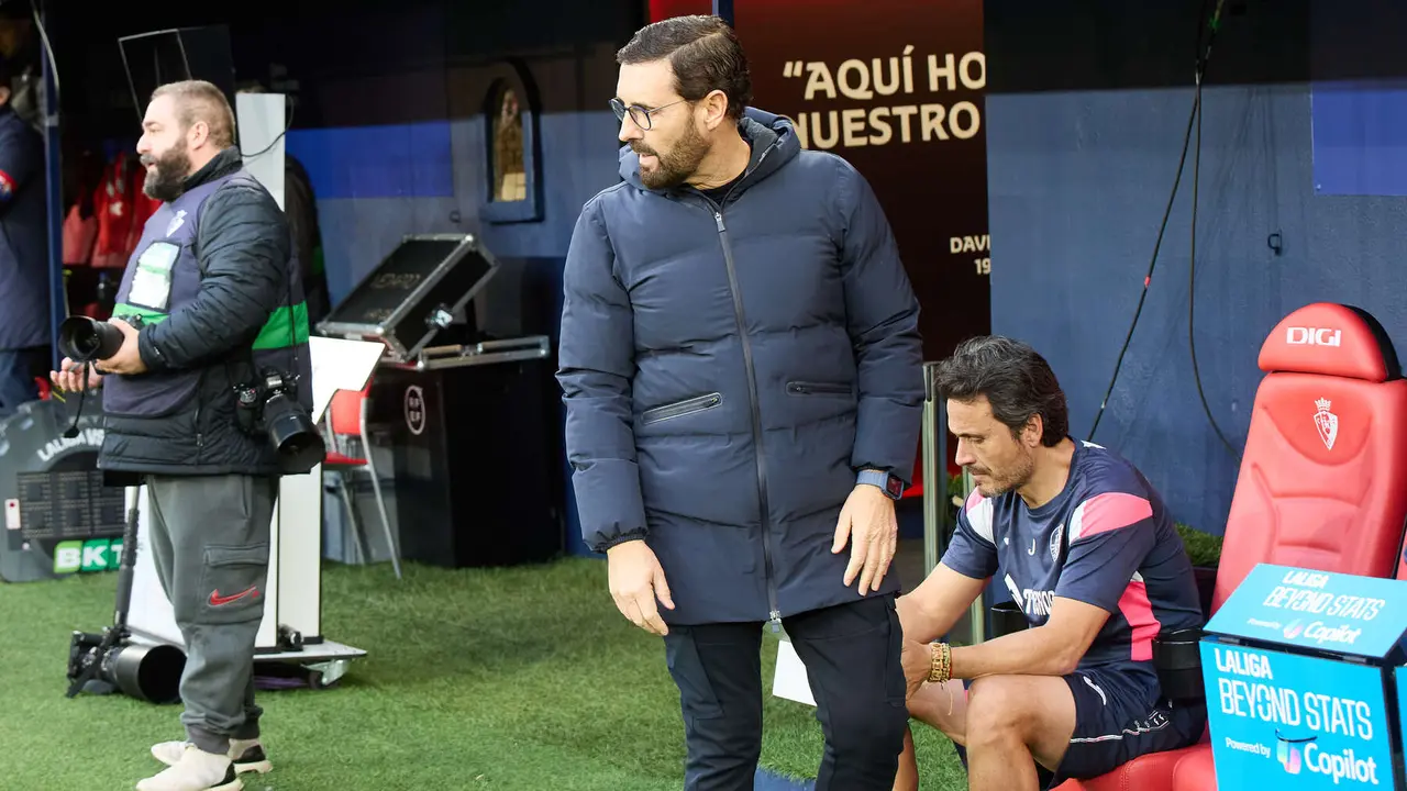 José Bodalás (entrenador Getafe CF) durante el partido de La Liga EA Sports entre CA Osasuna y Getafe CF disputado en el estadio de El Sadar en Pamplona. IÑIGO ALZUGARAY