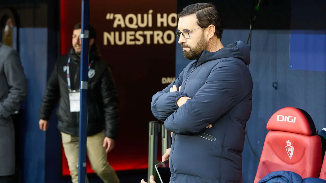 José Bodalás (entrenador Getafe CF) durante el partido de La Liga EA Sports entre CA Osasuna y Getafe CF disputado en el estadio de El Sadar en Pamplona. IÑIGO ALZUGARAY