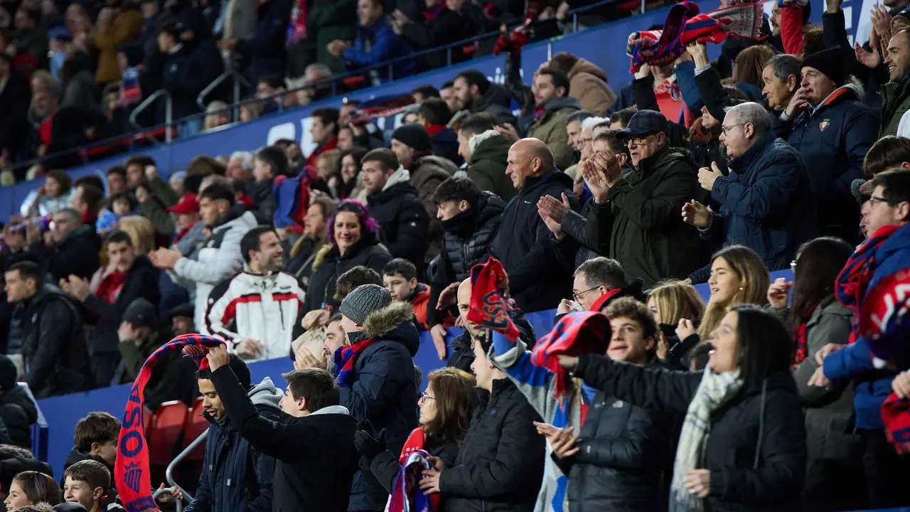 La grada del estadio de El Sadar durante el partido de La Liga EA Sports entre CA Osasuna y Getafe CF disputado en Pamplona. IÑIGO ALZUGARAY