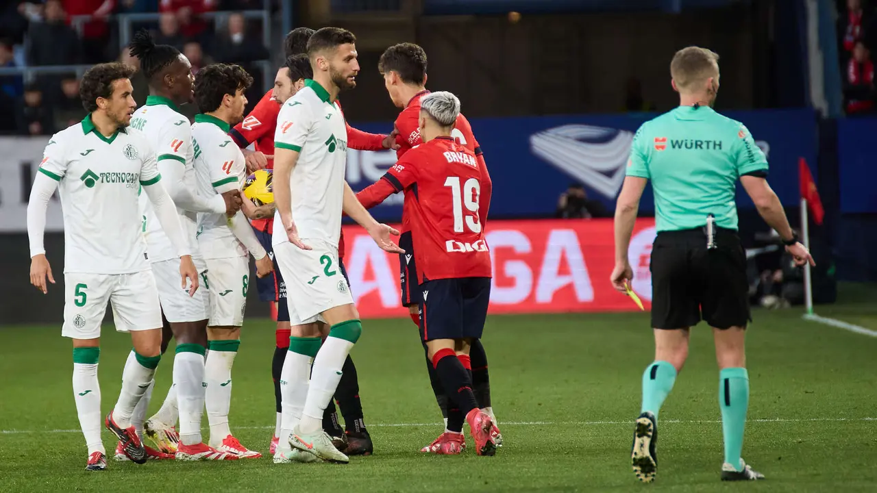 Partido de La Liga EA Sports entre CA Osasuna y Getafe CF disputado en el estadio de El Sadar en Pamplona. IÑIGO ALZUGARAY