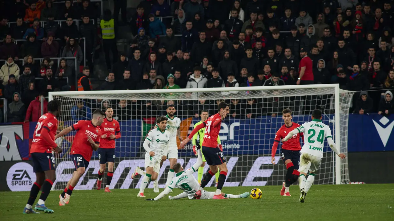 Partido de La Liga EA Sports entre CA Osasuna y Getafe CF disputado en el estadio de El Sadar en Pamplona. IÑIGO ALZUGARAY