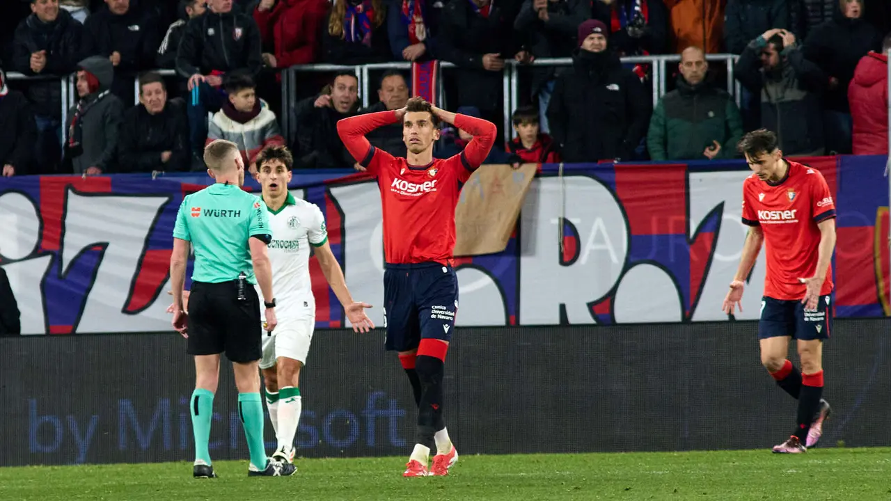 Partido de La Liga EA Sports entre CA Osasuna y Getafe CF disputado en el estadio de El Sadar en Pamplona. IÑIGO ALZUGARAY
