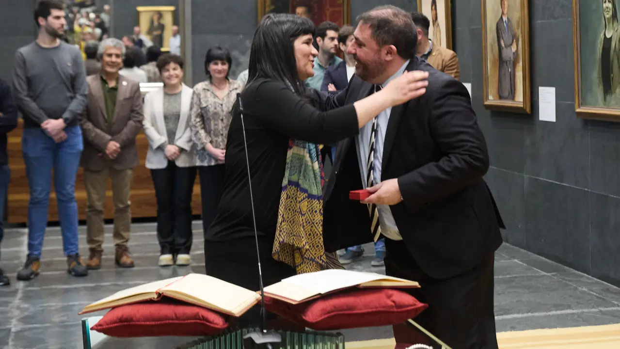 Toma de posesión de Oihana Gallo San Román como nueva parlamentaria foral de EH Bildu tras la renuncia de Arantza Izurdiaga. IÑIGO ALZUGARAY