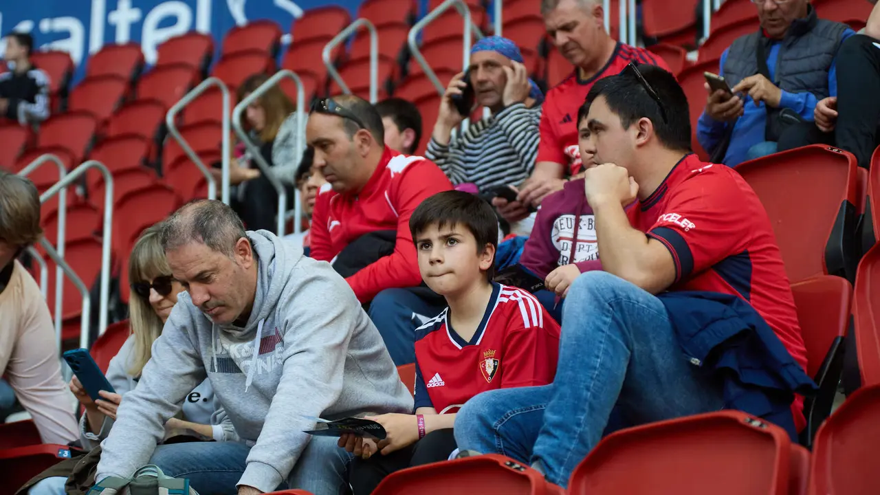 La grada del estadio de El Sadar durante el partido de La Liga EA Sports entre CA Osasuna y Sevilla FC disputado en Pamplona. IÑIGO ALZUGARAY