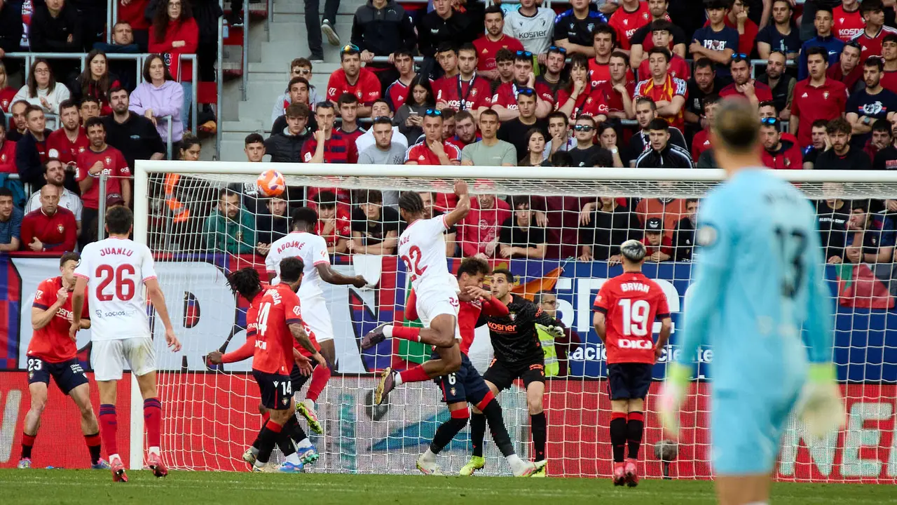 Partido de La Liga EA Sports entre CA Osasuna y Sevilla FC disputado en el estadio de El Sadar en Pamplona. IÑIGO ALZUGARAY