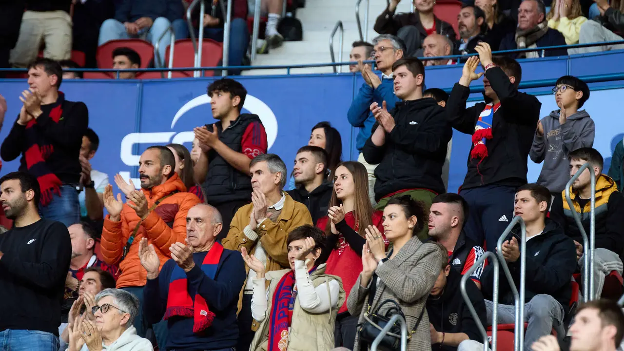 La grada del estadio de El Sadar durante el partido de La Liga EA Sports entre CA Osasuna y Sevilla FC disputado en Pamplona. IÑIGO ALZUGARAY