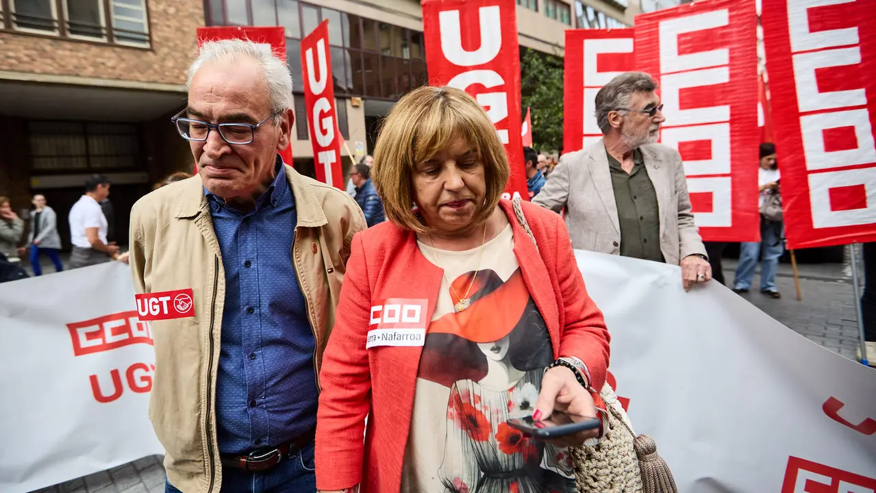 Manifestación de CCOO y UGT en Pamplona con motivo del 1 de mayo. Con presencia del secretario general de UGT Navarra, Lorenzo Ríos, la secretaria de Organización de CCOO Navarra, Pilar Arriaga y la presidenta de Navarra, María Chivite. IÑIGO ALZUGARAY