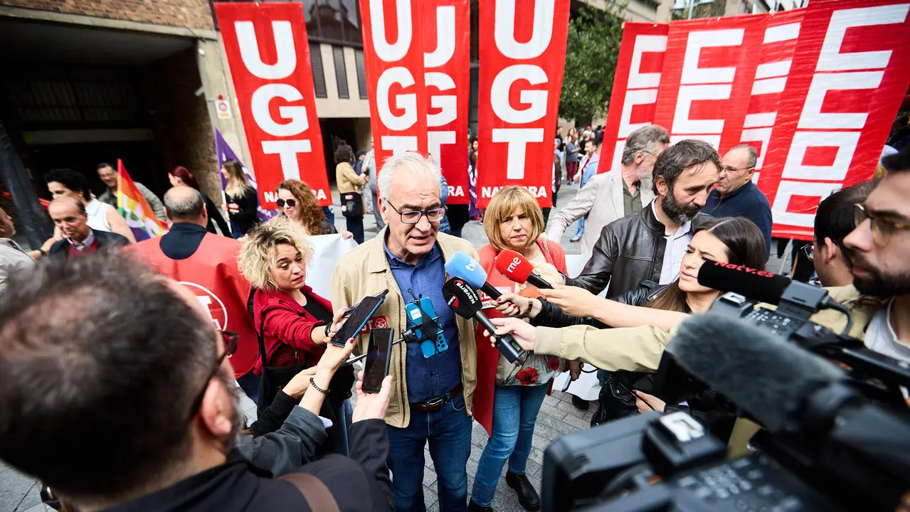 Manifestación de CCOO y UGT en Pamplona con motivo del 1 de mayo. Con presencia del secretario general de UGT Navarra, Lorenzo Ríos, la secretaria de Organización de CCOO Navarra, Pilar Arriaga y la presidenta de Navarra, María Chivite. IÑIGO ALZUGARAY