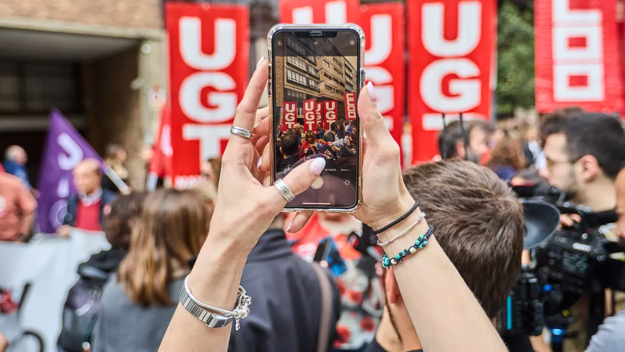 Manifestación de CCOO y UGT en Pamplona con motivo del 1 de mayo. Con presencia del secretario general de UGT Navarra, Lorenzo Ríos, la secretaria de Organización de CCOO Navarra, Pilar Arriaga y la presidenta de Navarra, María Chivite. IÑIGO ALZUGARAY