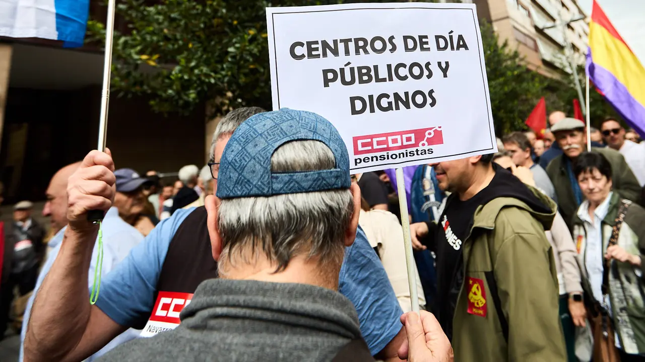 Manifestación de CCOO y UGT en Pamplona con motivo del 1 de mayo. Con presencia del secretario general de UGT Navarra, Lorenzo Ríos, la secretaria de Organización de CCOO Navarra, Pilar Arriaga y la presidenta de Navarra, María Chivite. IÑIGO ALZUGARAY