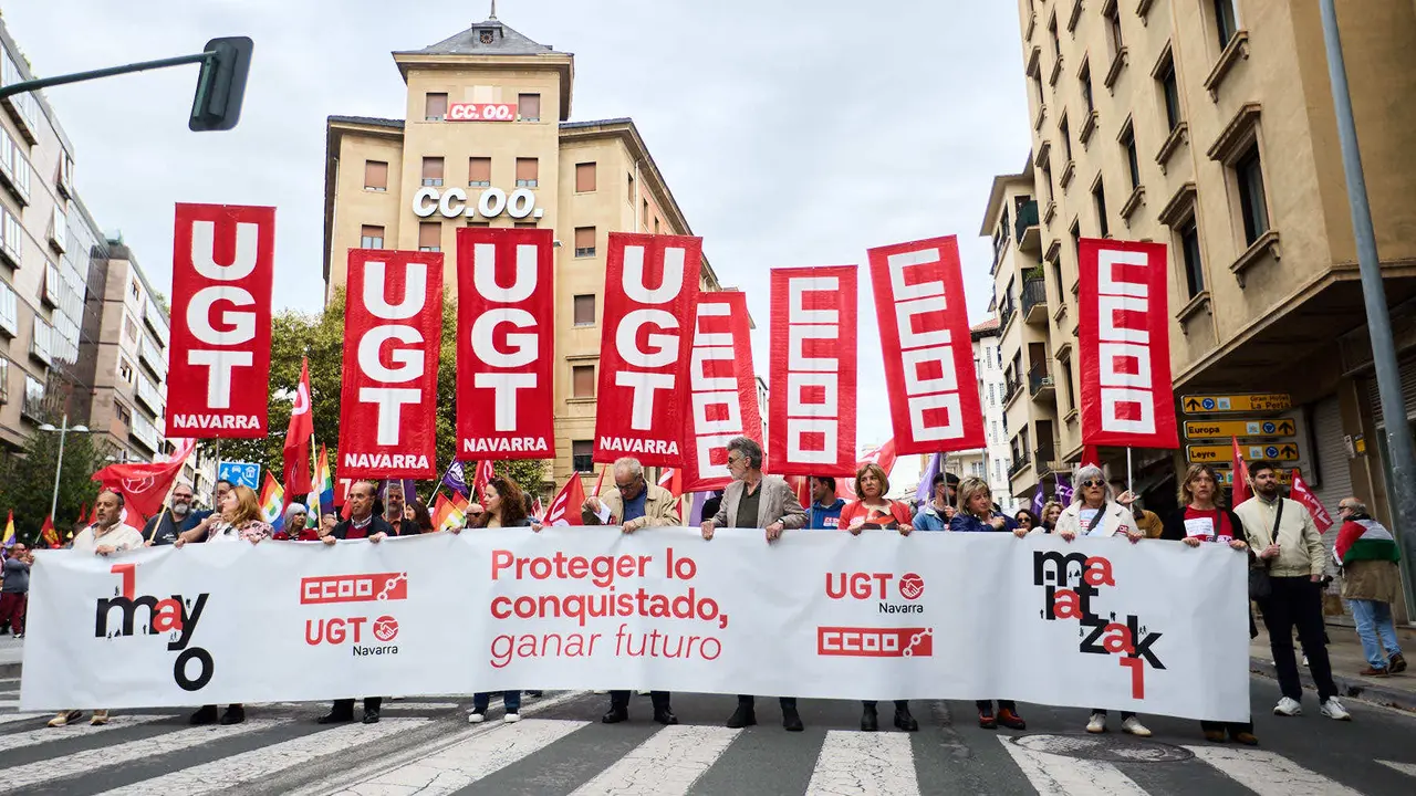 Manifestación de CCOO y UGT en Pamplona con motivo del 1 de mayo. Con presencia del secretario general de UGT Navarra, Lorenzo Ríos, la secretaria de Organización de CCOO Navarra, Pilar Arriaga y la presidenta de Navarra, María Chivite. IÑIGO ALZUGARAY