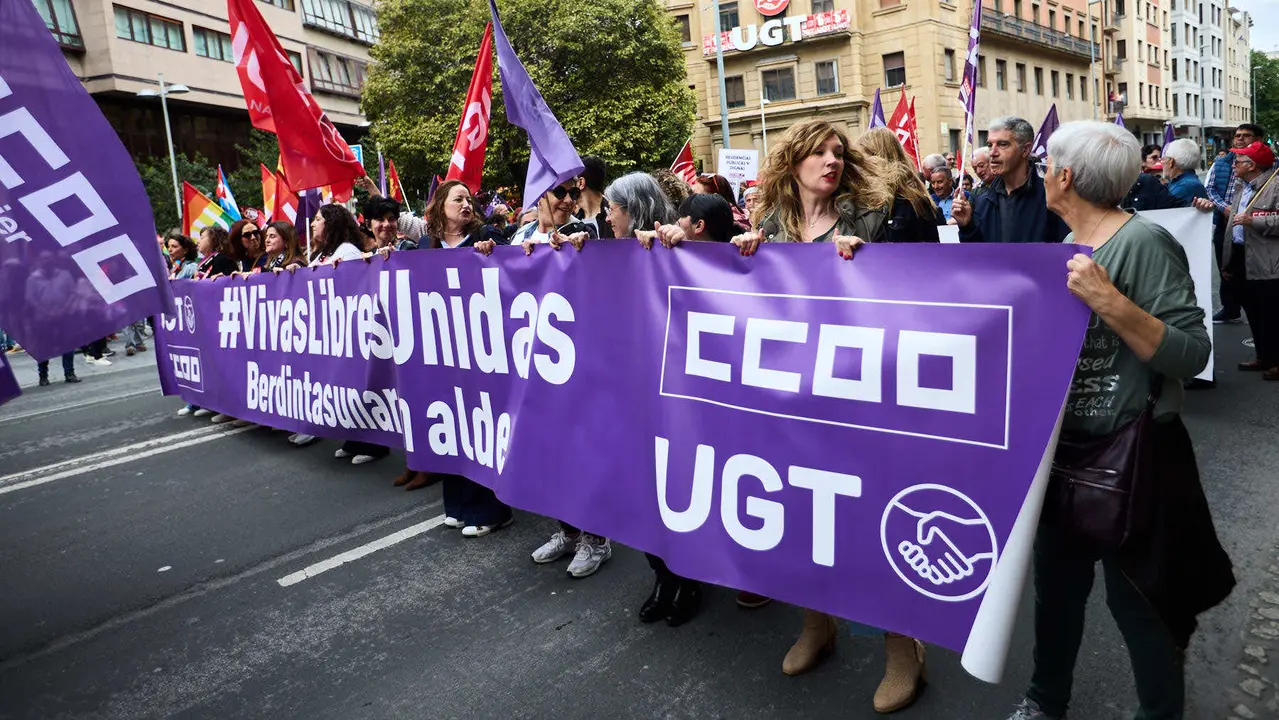Manifestación de CCOO y UGT en Pamplona con motivo del 1 de mayo. Con presencia del secretario general de UGT Navarra, Lorenzo Ríos, la secretaria de Organización de CCOO Navarra, Pilar Arriaga y la presidenta de Navarra, María Chivite. IÑIGO ALZUGARAY