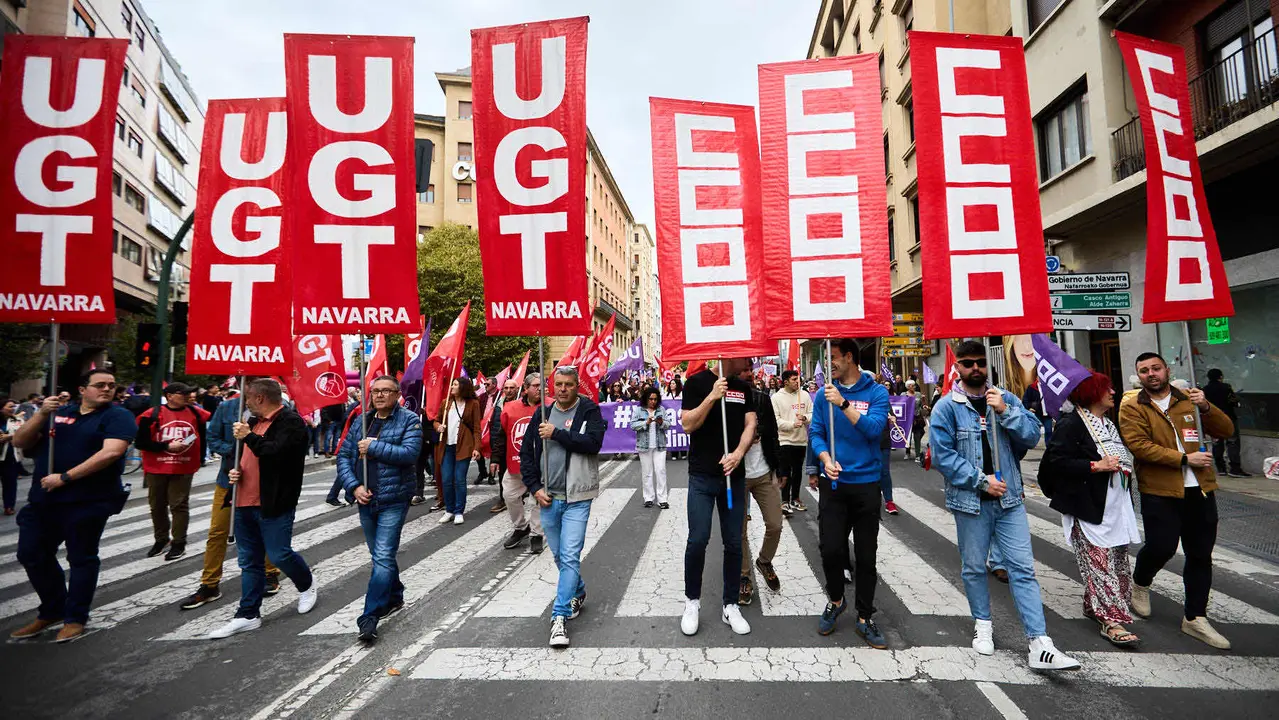 Manifestación de CCOO y UGT en Pamplona con motivo del 1 de mayo. Con presencia del secretario general de UGT Navarra, Lorenzo Ríos, la secretaria de Organización de CCOO Navarra, Pilar Arriaga y la presidenta de Navarra, María Chivite. IÑIGO ALZUGARAY