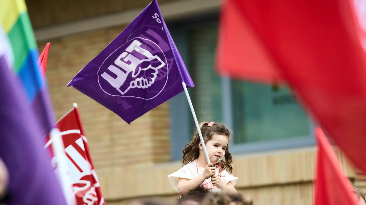 Manifestación de CCOO y UGT en Pamplona con motivo del 1 de mayo. Con presencia del secretario general de UGT Navarra, Lorenzo Ríos, la secretaria de Organización de CCOO Navarra, Pilar Arriaga y la presidenta de Navarra, María Chivite. IÑIGO ALZUGARAY