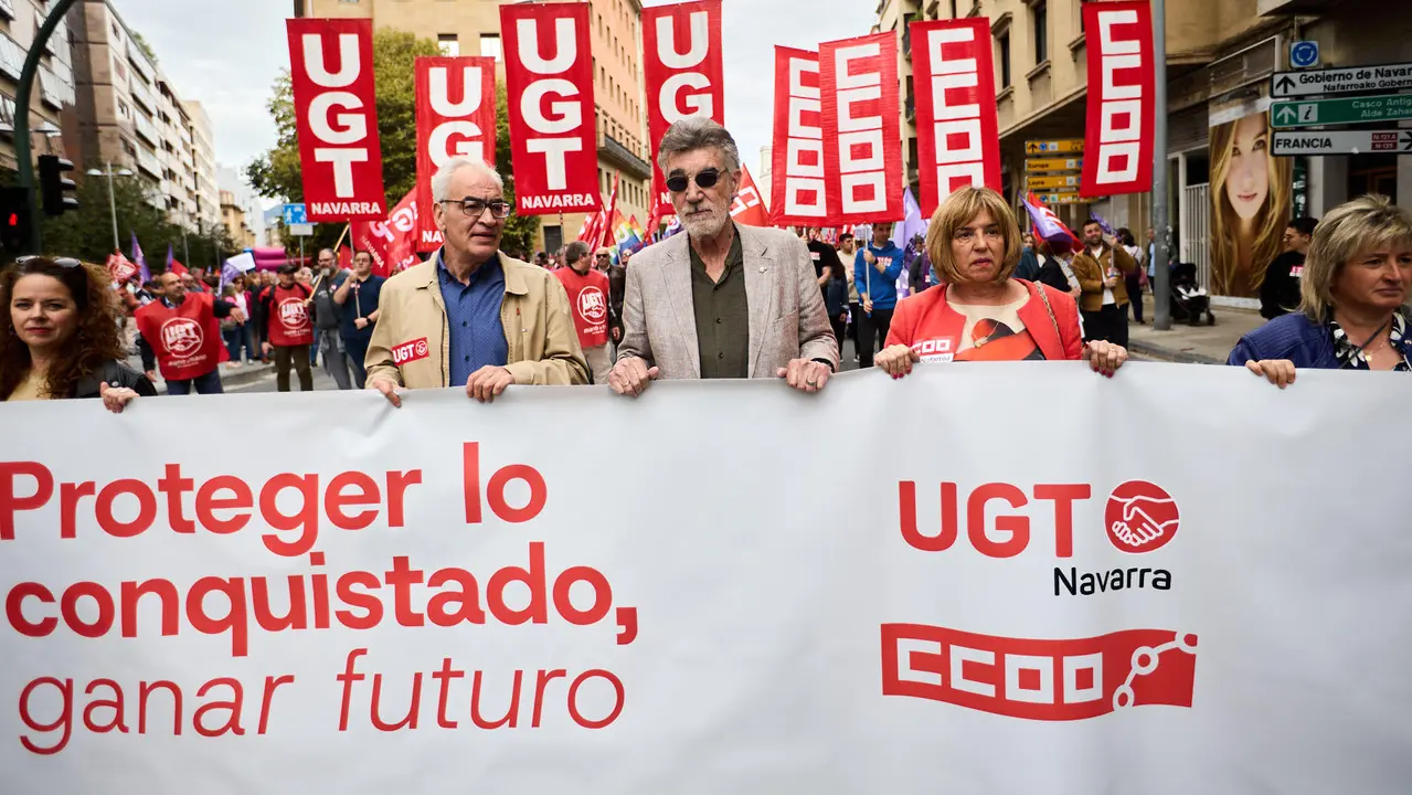 Manifestación de CCOO y UGT en Pamplona con motivo del 1 de mayo. Con presencia del secretario general de UGT Navarra, Lorenzo Ríos, la secretaria de Organización de CCOO Navarra, Pilar Arriaga y la presidenta de Navarra, María Chivite. IÑIGO ALZUGARAY