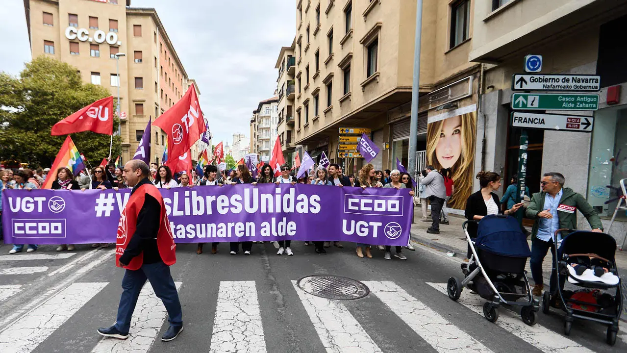 Manifestación de CCOO y UGT en Pamplona con motivo del 1 de mayo. Con presencia del secretario general de UGT Navarra, Lorenzo Ríos, la secretaria de Organización de CCOO Navarra, Pilar Arriaga y la presidenta de Navarra, María Chivite. IÑIGO ALZUGARAY