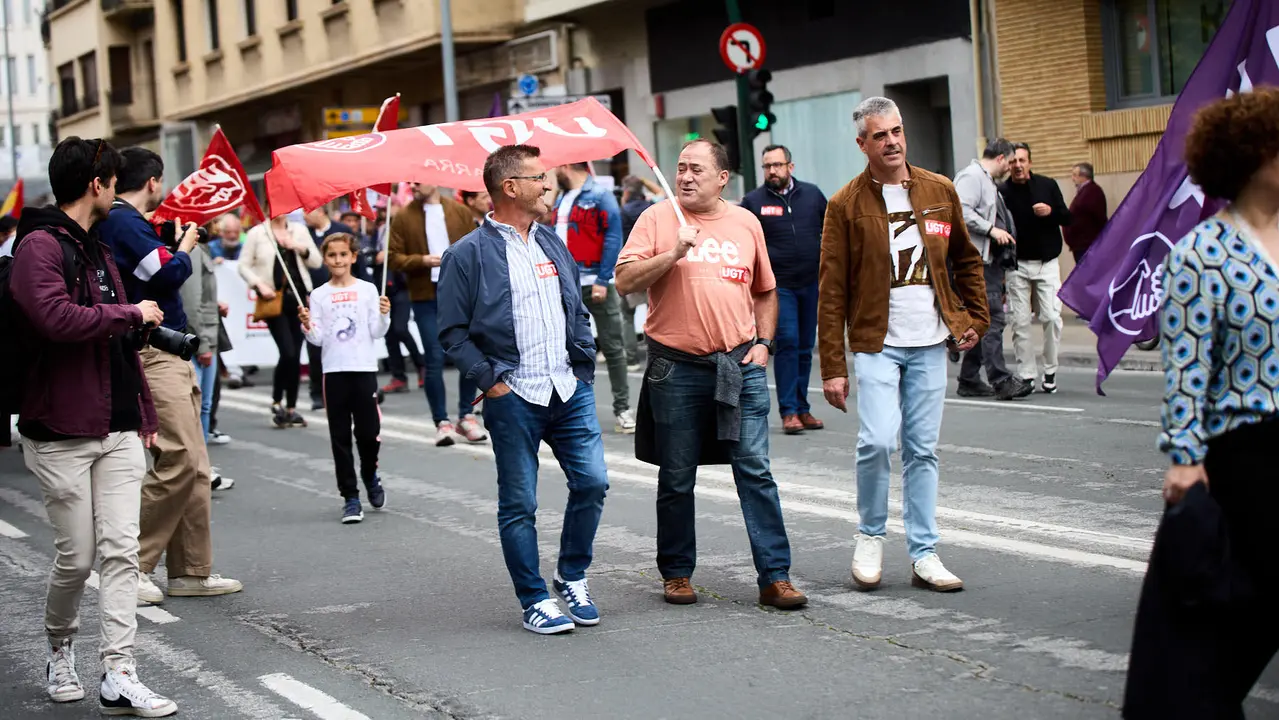 Manifestación de CCOO y UGT en Pamplona con motivo del 1 de mayo. Con presencia del secretario general de UGT Navarra, Lorenzo Ríos, la secretaria de Organización de CCOO Navarra, Pilar Arriaga y la presidenta de Navarra, María Chivite. IÑIGO ALZUGARAY