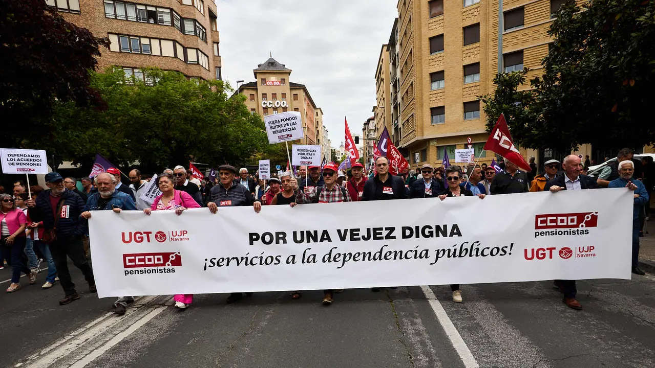 Manifestación de CCOO y UGT en Pamplona con motivo del 1 de mayo. Con presencia del secretario general de UGT Navarra, Lorenzo Ríos, la secretaria de Organización de CCOO Navarra, Pilar Arriaga y la presidenta de Navarra, María Chivite. IÑIGO ALZUGARAY