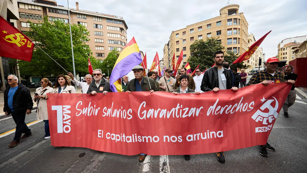 Manifestación de CCOO y UGT en Pamplona con motivo del 1 de mayo. Con presencia del secretario general de UGT Navarra, Lorenzo Ríos, la secretaria de Organización de CCOO Navarra, Pilar Arriaga y la presidenta de Navarra, María Chivite. IÑIGO ALZUGARAY
