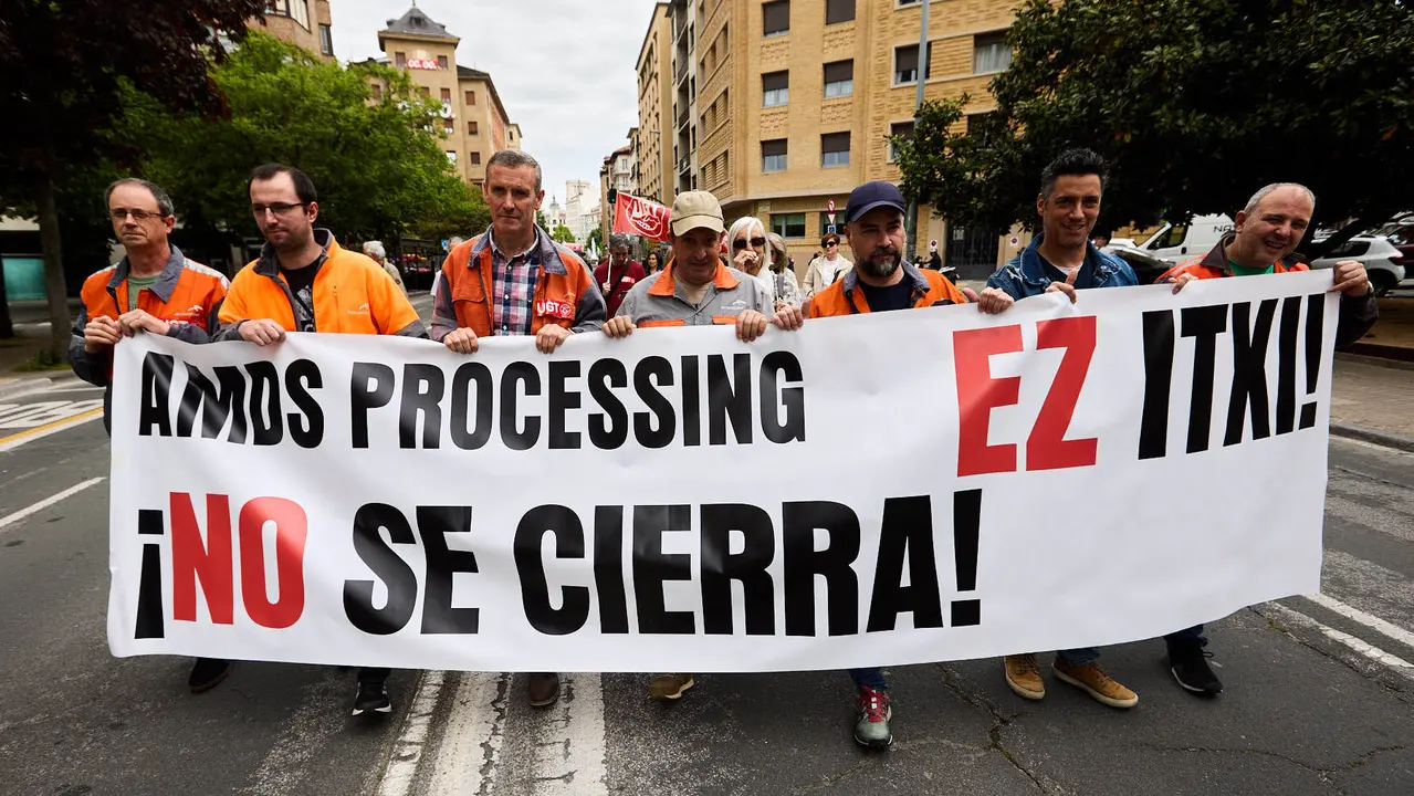 Manifestación de CCOO y UGT en Pamplona con motivo del 1 de mayo. Con presencia del secretario general de UGT Navarra, Lorenzo Ríos, la secretaria de Organización de CCOO Navarra, Pilar Arriaga y la presidenta de Navarra, María Chivite. IÑIGO ALZUGARAY
