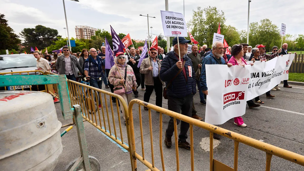 Manifestación de CCOO y UGT en Pamplona con motivo del 1 de mayo. Con presencia del secretario general de UGT Navarra, Lorenzo Ríos, la secretaria de Organización de CCOO Navarra, Pilar Arriaga y la presidenta de Navarra, María Chivite. IÑIGO ALZUGARAY