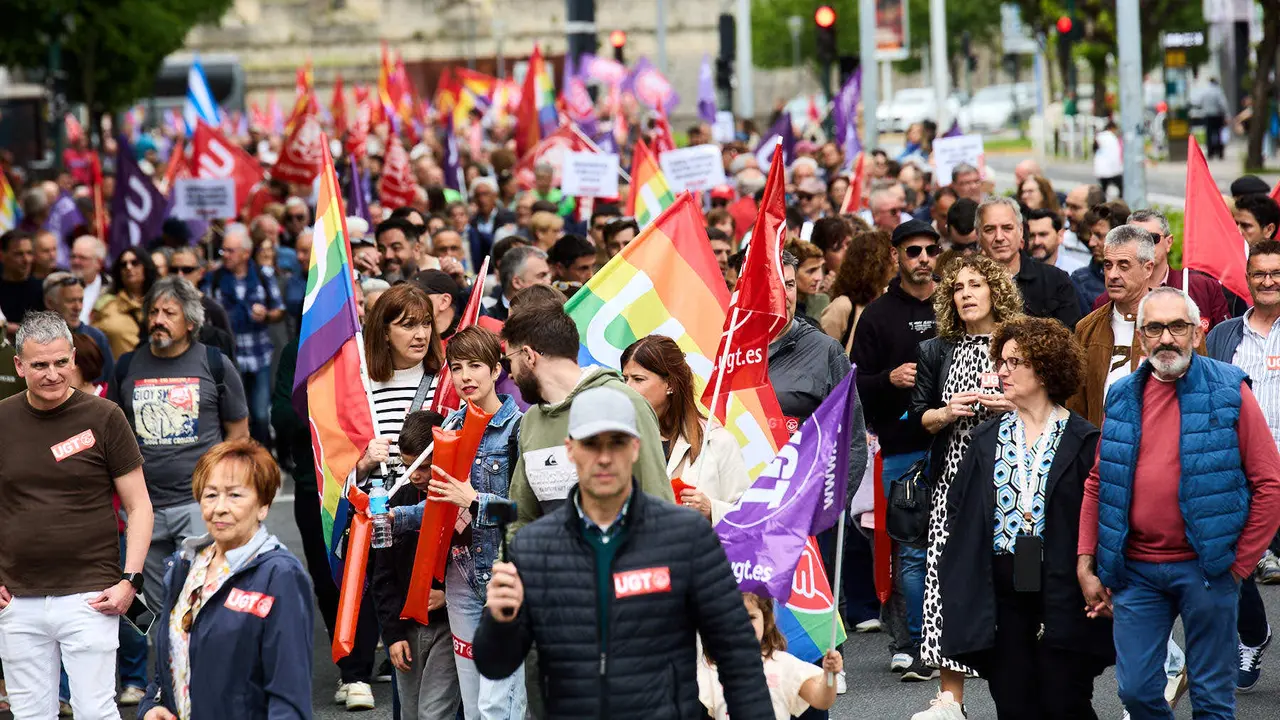 Manifestación de CCOO y UGT en Pamplona con motivo del 1 de mayo. Con presencia del secretario general de UGT Navarra, Lorenzo Ríos, la secretaria de Organización de CCOO Navarra, Pilar Arriaga y la presidenta de Navarra, María Chivite. IÑIGO ALZUGARAY