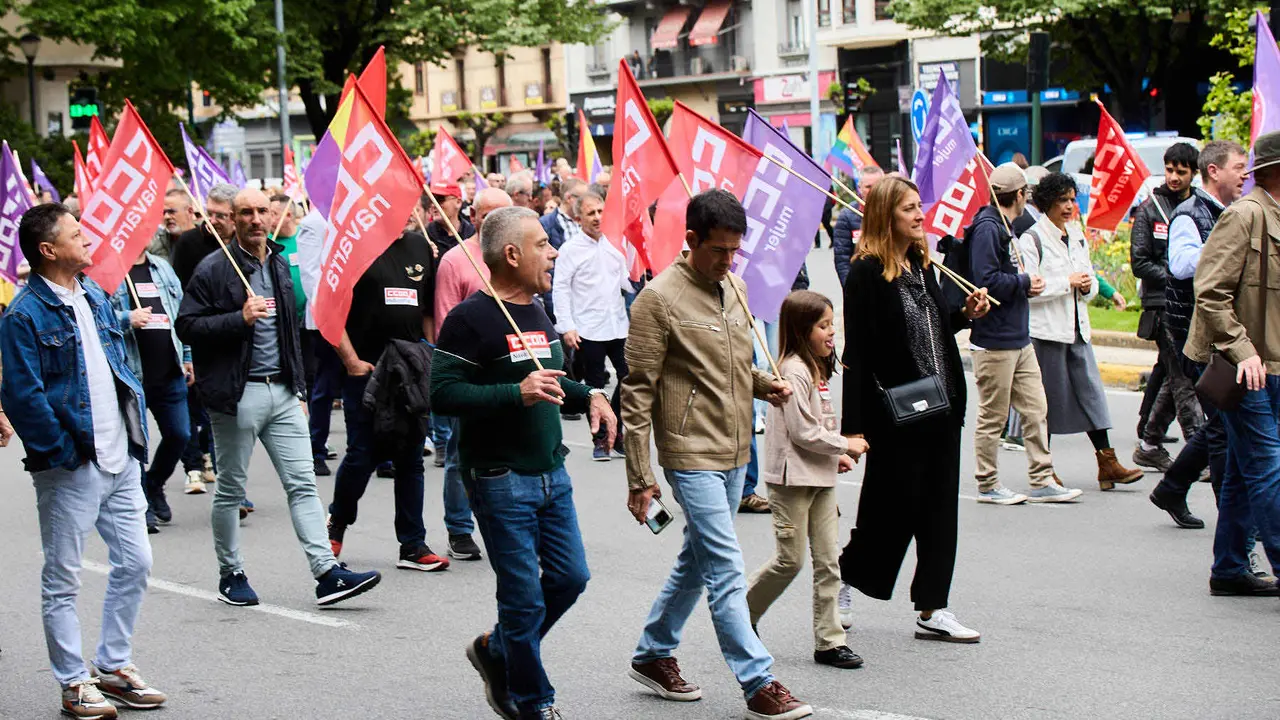 Manifestación de CCOO y UGT en Pamplona con motivo del 1 de mayo. Con presencia del secretario general de UGT Navarra, Lorenzo Ríos, la secretaria de Organización de CCOO Navarra, Pilar Arriaga y la presidenta de Navarra, María Chivite. IÑIGO ALZUGARAY