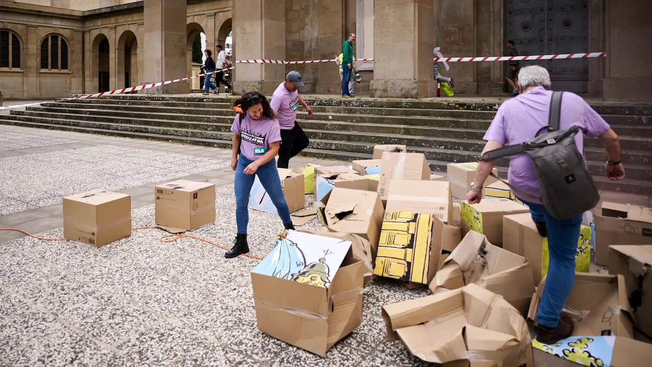 El sindicato ELA se manifiesta en Pamplona con motivo del 1º de Mayo, día del trabajador. PABLO LASAOSA