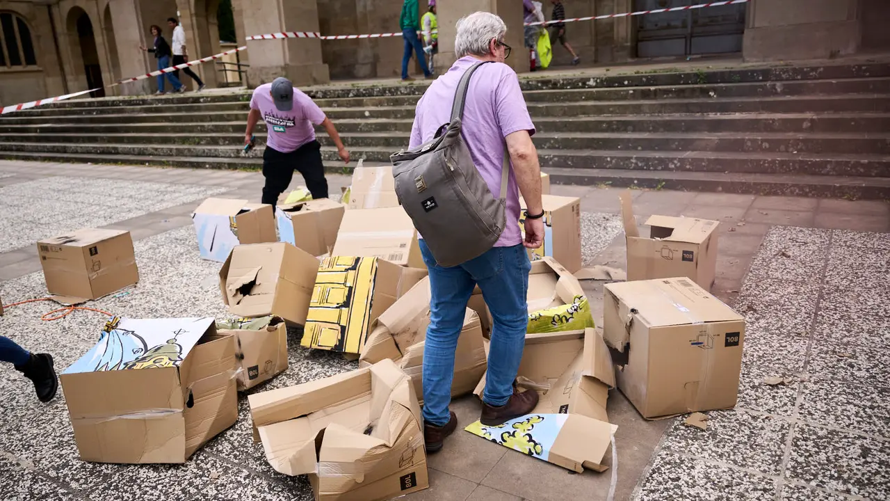 El sindicato ELA se manifiesta en Pamplona con motivo del 1º de Mayo, día del trabajador. PABLO LASAOSA