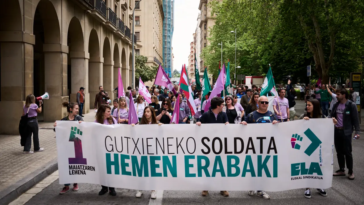 El sindicato ELA se manifiesta en Pamplona con motivo del 1º de Mayo, día del trabajador. PABLO LASAOSA