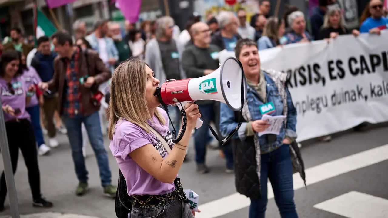 El sindicato ELA se manifiesta en Pamplona con motivo del 1º de Mayo, día del trabajador. PABLO LASAOSA