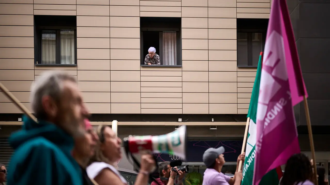El sindicato ELA se manifiesta en Pamplona con motivo del 1º de Mayo, día del trabajador. PABLO LASAOSA