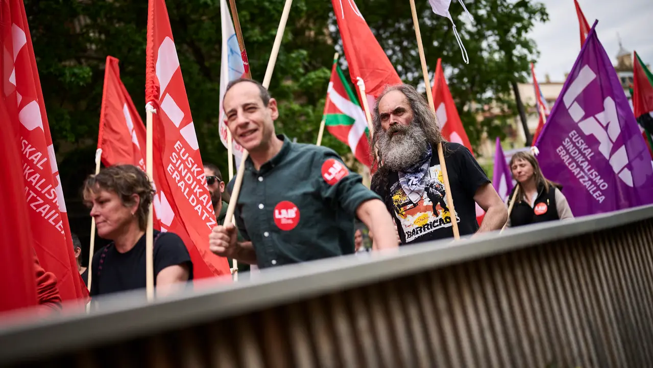 El sindicato LAB se manifiesta en Pamplona con motivo del 1º de Mayo, día del trabajador. PABLO LASAOSA