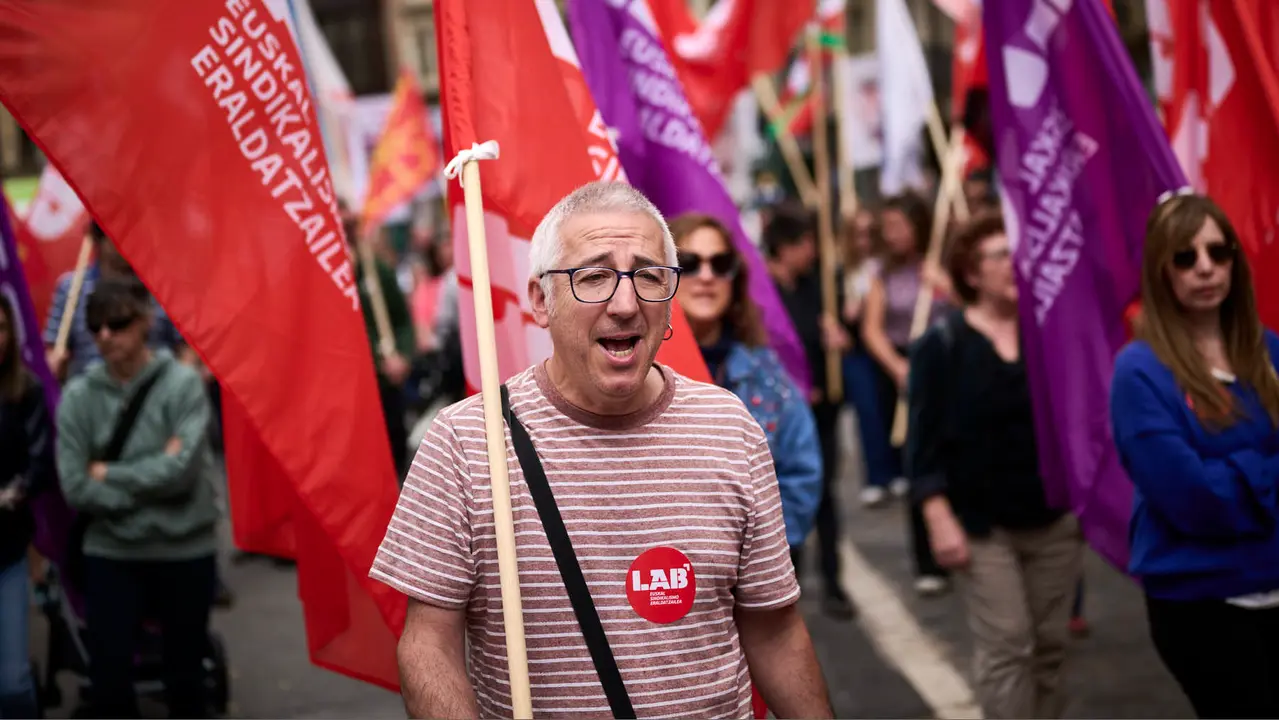 El sindicato LAB se manifiesta en Pamplona con motivo del 1º de Mayo, día del trabajador. PABLO LASAOSA