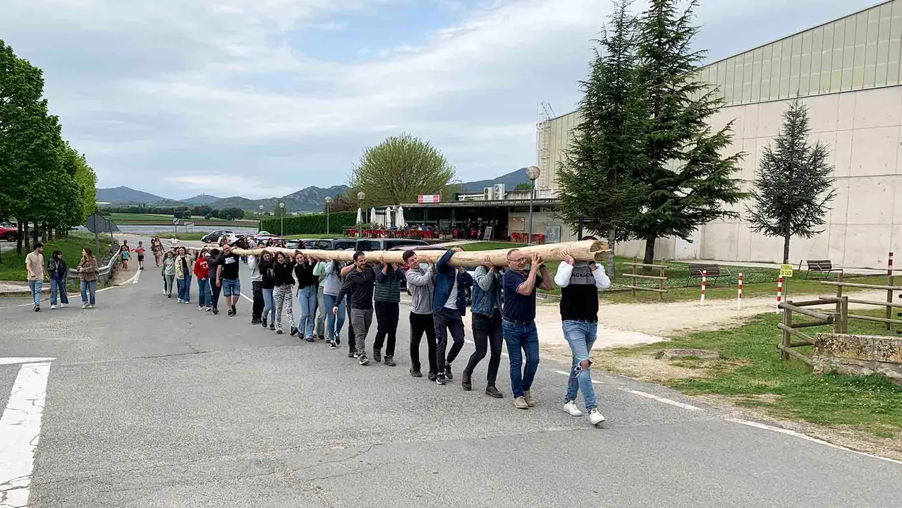 La fiesta del mayo en Murieta que termina con una chistorrada popular. Navarra.com