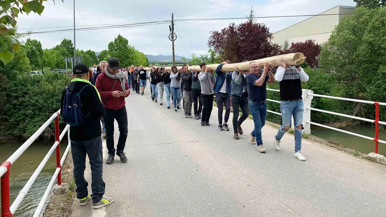 La fiesta del mayo en Murieta que termina con una chistorrada popular. Navarra.com