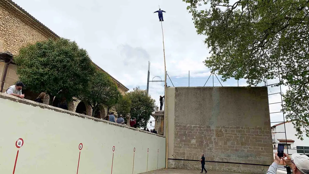 La fiesta del mayo en Murieta que termina con una chistorrada popular. Navarra.com