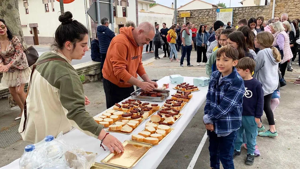 La fiesta del mayo en Murieta que termina con una chistorrada popular. Navarra.com