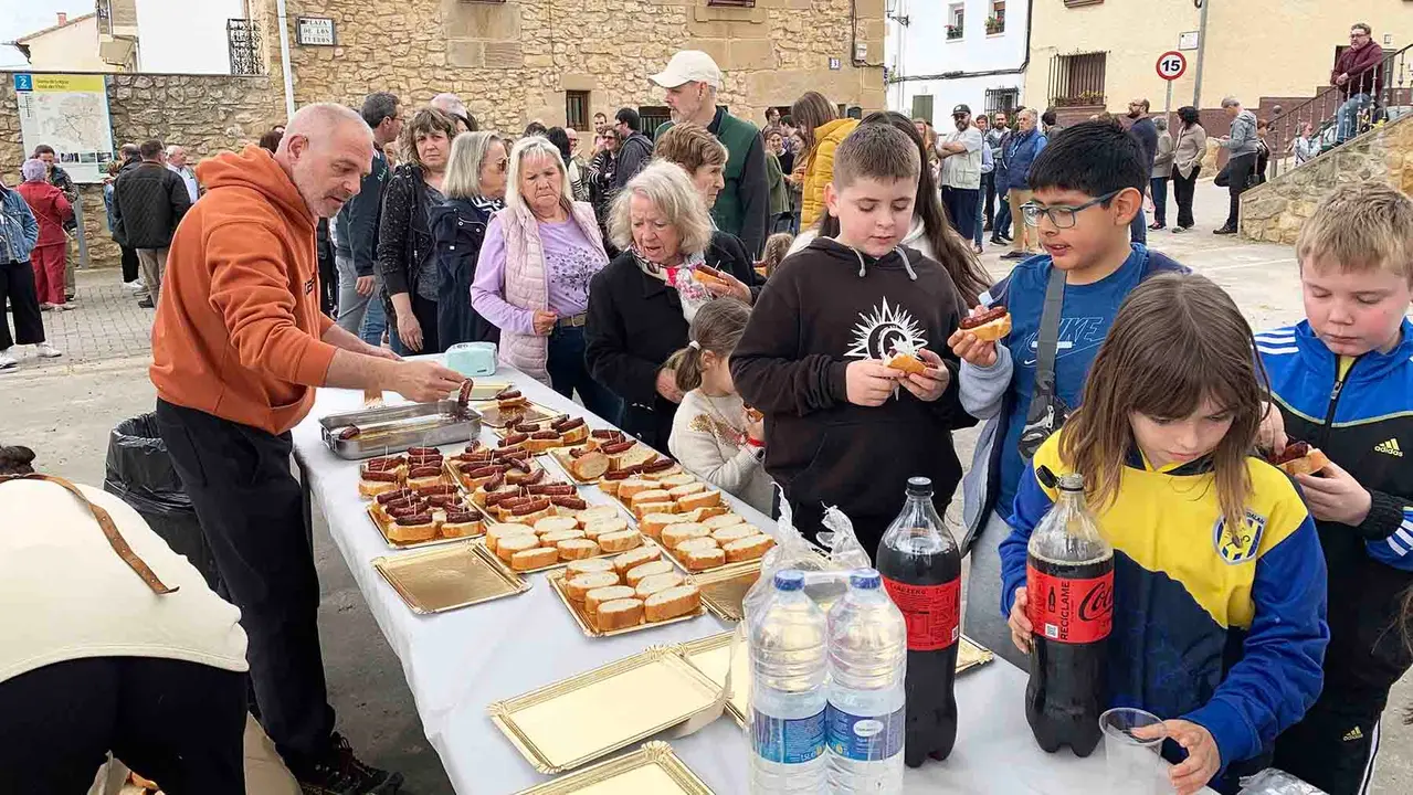 La fiesta del mayo en Murieta que termina con una chistorrada popular. Navarra.com