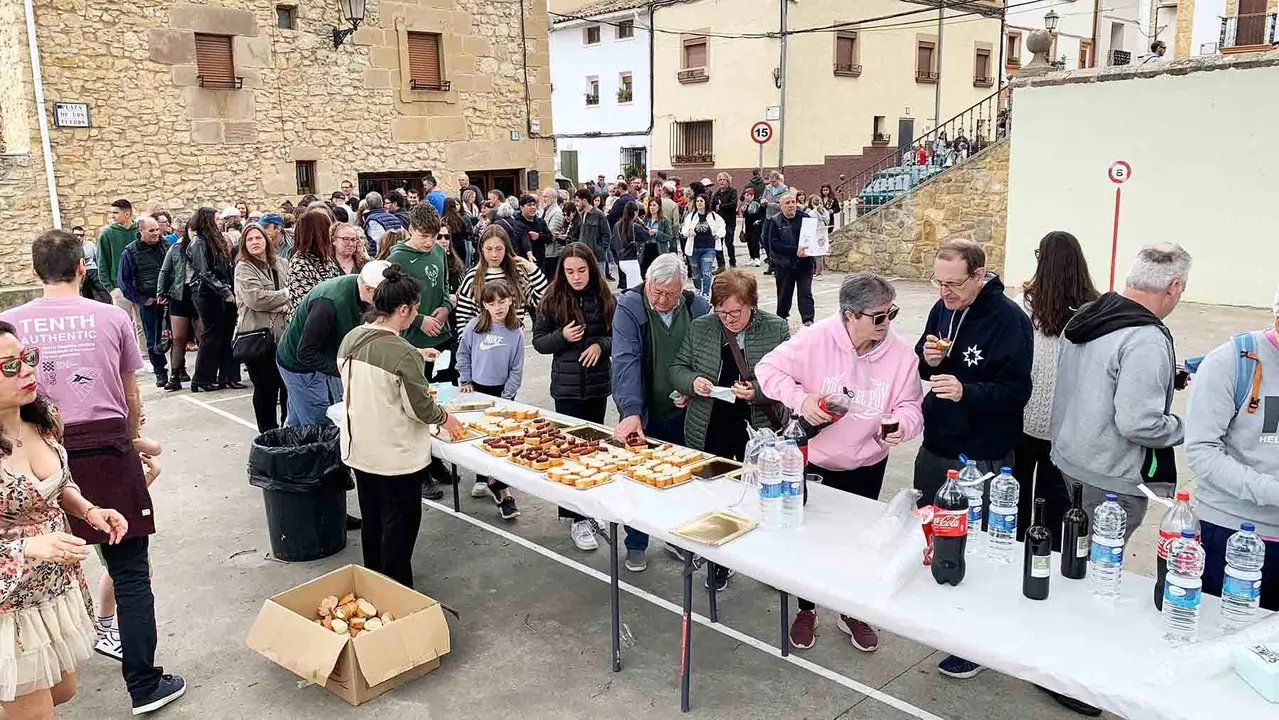 La fiesta del mayo en Murieta que termina con una chistorrada popular. Navarra.com